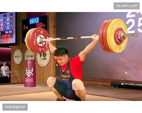 中国选手何岳基在世界举重锦标赛夺得男子71公斤级抓举金牌